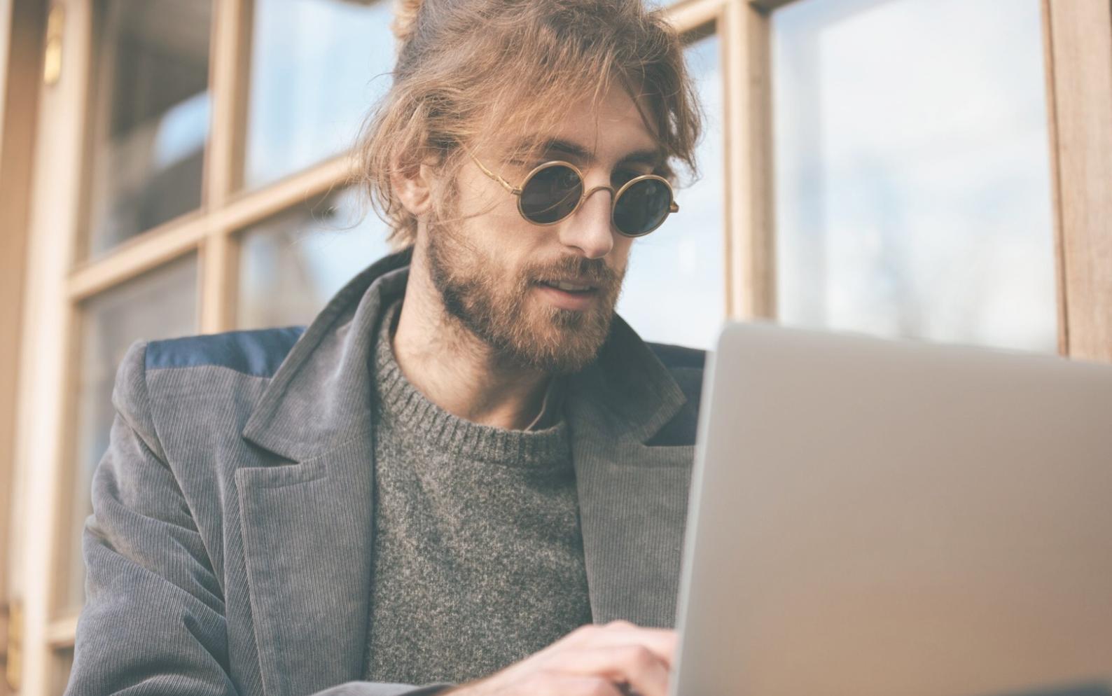 JavaScript poker game with card dealing mechanics